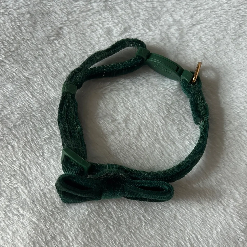 Green Velvet Bow Tie Cat Collar -Breakaway